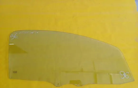 Peugeot 107 Front door window/glass (coupe)