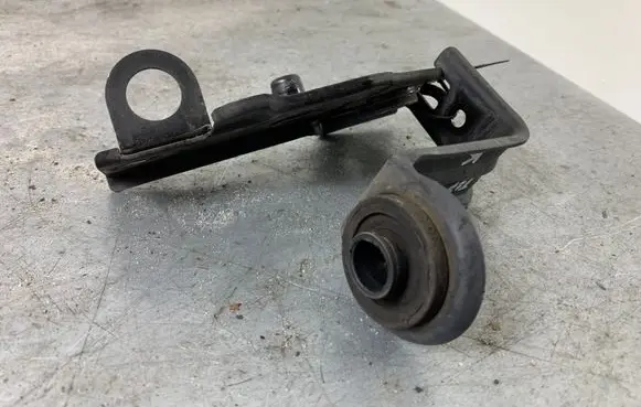 Toyota Avensis T270 Radiator support slam panel bracket 