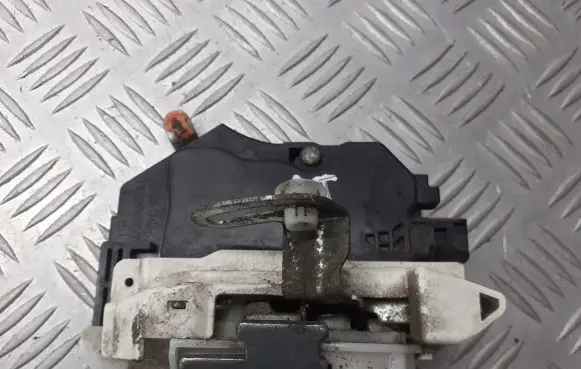 Mitsubishi Lancer Rear door lock