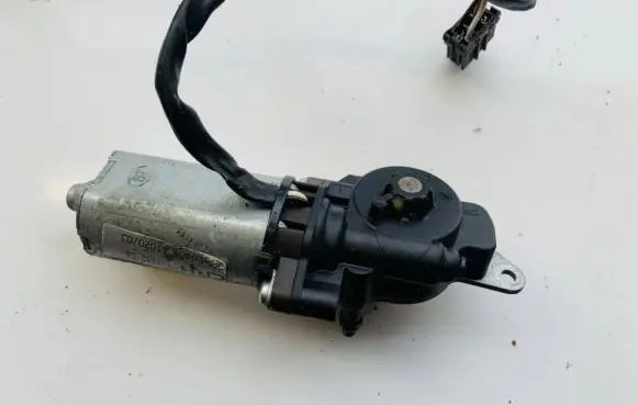 Mercedes-Benz CLK A209 C209 Seat adjustment motor a2038203842 1124701