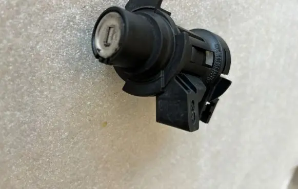 Mercedes-Benz C AMG W204 Tailgate exterior lock A2047500061 2047500061