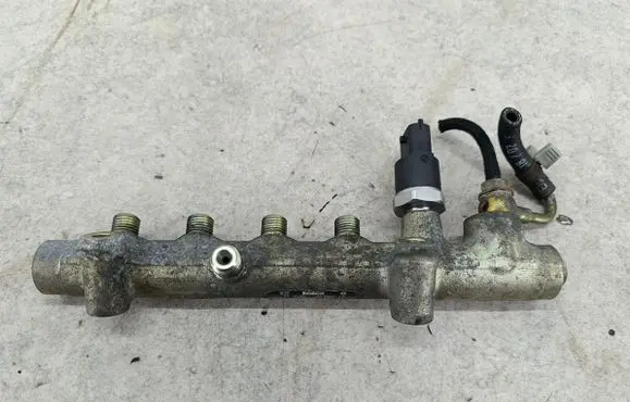 Volvo V50 Fuel main line pipe 0445214027