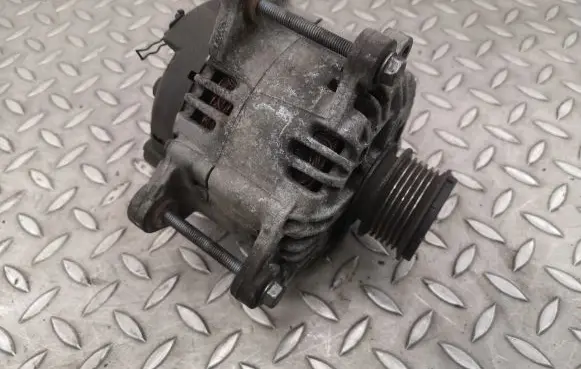 Volkswagen PASSAT B7 Generator/alternator 06F903023H