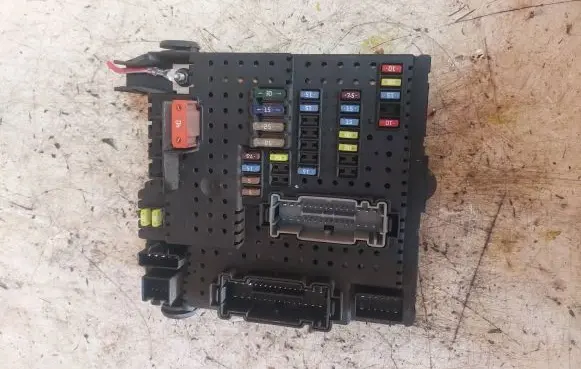 Volvo V70 Fuse module 8676391 12217799 04W295