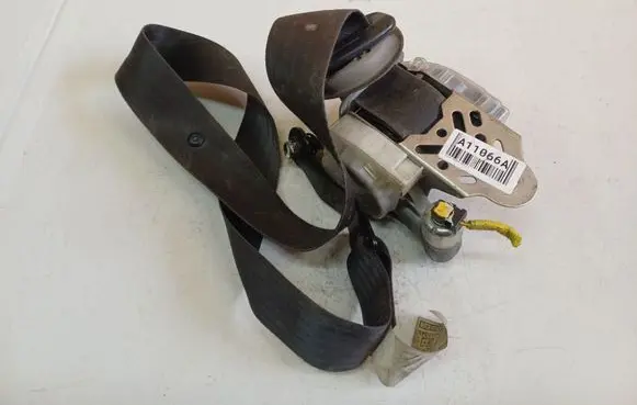 Subaru B9 Tribeca Front seatbelt 0436045