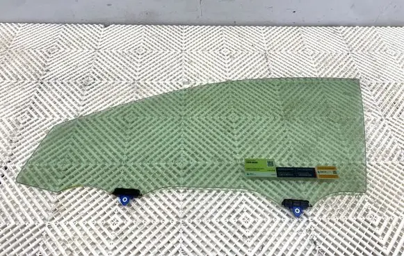 Toyota Camry VIII XV70 Front door window glass four-door