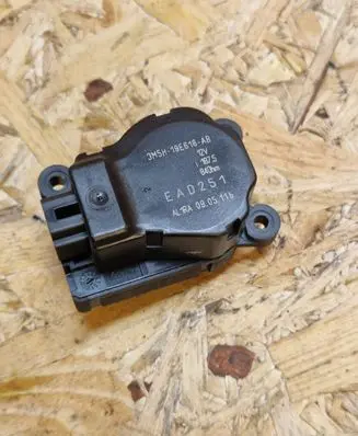 Ford Grand C-MAX Air flap motor/actuator 3M5H19E616AB EAD251 J1875