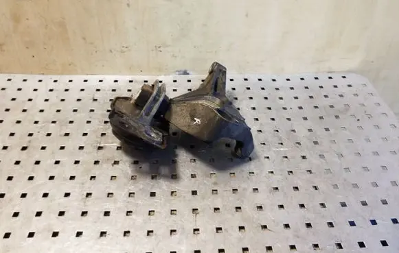Nissan Qashqai Engine mount bracket DD130407