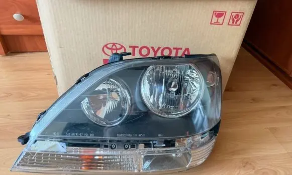 Lexus RX 300 Headlight/headlamp 8117048090