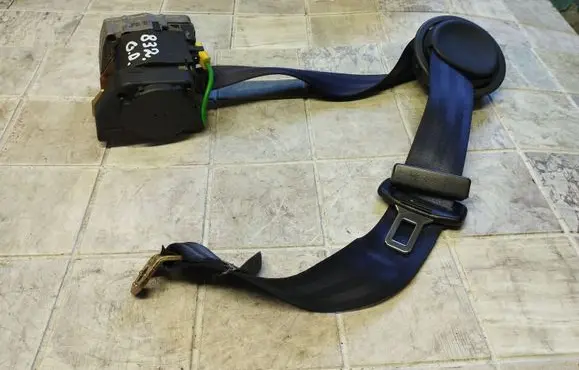 Audi A6 S6 C5 4B Rear seatbelt 040135 60386