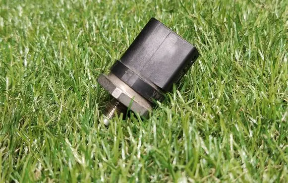 Fuel pressure sensor
