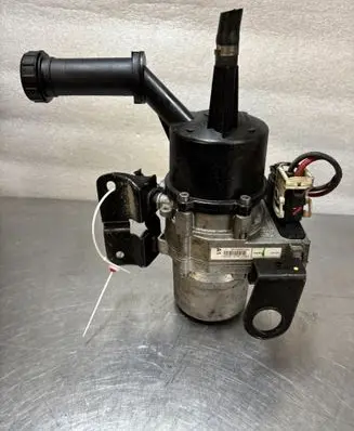 Citroen C4 I Picasso Power steering pump 9813547780