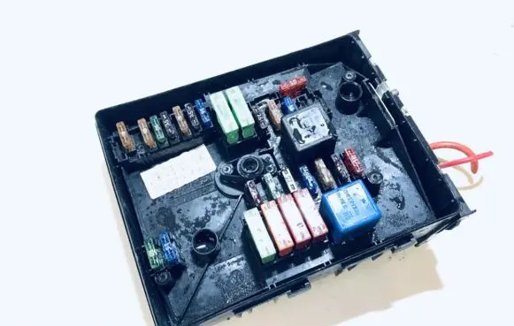 Volkswagen Golf V Fuse box set 1k0937125a 017183071