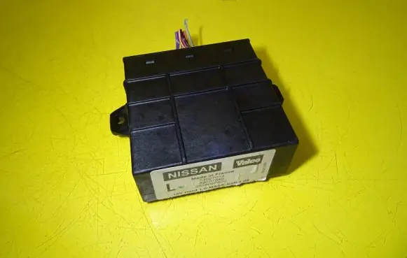 Nissan Primera Other control units/modules 73927012 89001885 285809F600