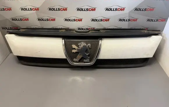 Peugeot Boxer Front grill 1304703070