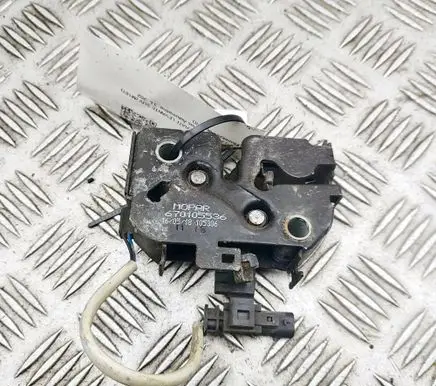 Maserati Levante Engine bonnet/hood lock/catch 670105536