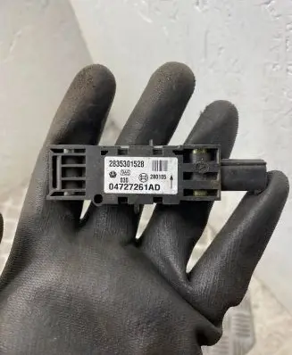 Chrysler Voyager Airbag deployment crash/impact sensor 04727261AD 2835301528 280105