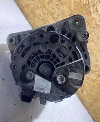 Volkswagen Jetta V Generator/alternator 03C903023D 0124325128