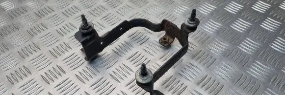 Ford Focus Power steering pump mounting bracket 3M513K738CA C6S4B