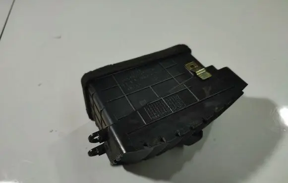 KIA Sorento Dash center air vent grill 974303E000