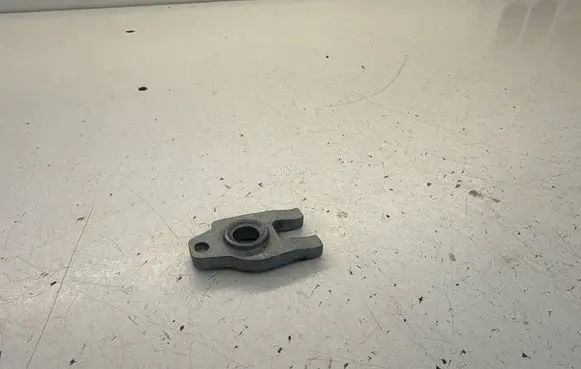 Opel Vivaro Fuel Injector clamp holder 