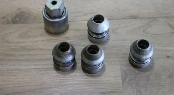 Volvo V50 Anti-theft wheel nuts and lock 