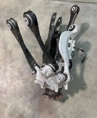 Rear wheel hub spindle/knuckle