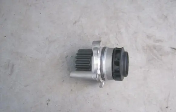 Volkswagen Crafter Water pump 03L121019HR