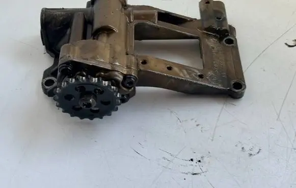 BMW 7 E65 E66 Oil pump 7792945