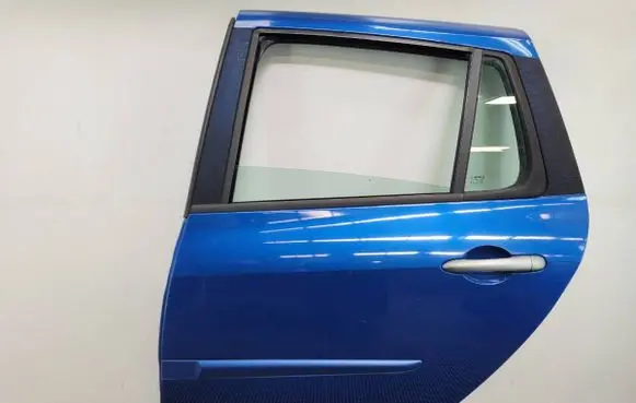 Renault Clio III Rear door 