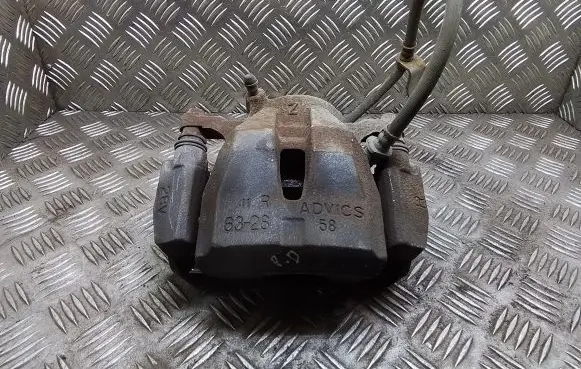 Toyota Prius+ (ZVW40) Front brake caliper