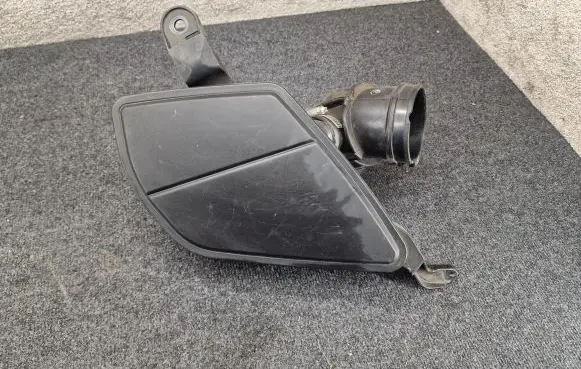 BMW 5 G30 G31 G38 Intake resonator 8591849