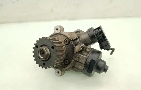 Skoda Octavia Mk3 (5E) Fuel injection high pressure pump 04L130755D 11040913 0445010537