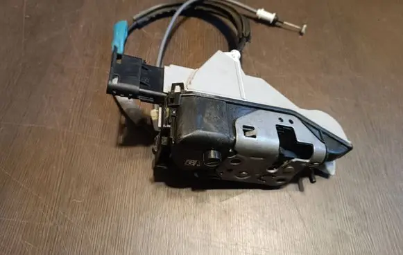 Opel Combo E Front door lock 163435 2349A065915 16943583