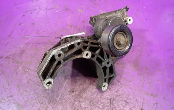 Chevrolet Evanda Engine mounting bracket 
