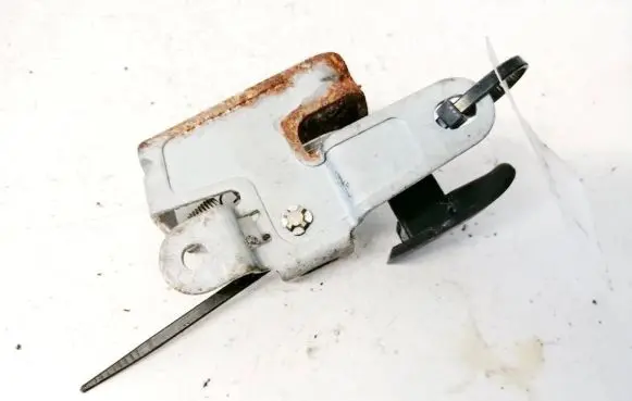 Mazda 5 Fuel tank opening switch 