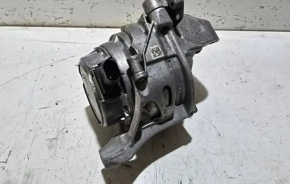 Engine mount bracket