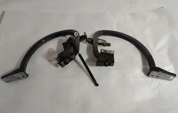 Audi A3 S3 8V Tailgate/trunk/boot hinge 8V5827301C