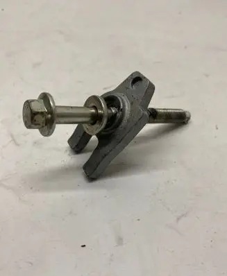 Nissan Qashqai Fuel Injector clamp holder 