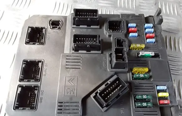 Peugeot 407 Comfort/convenience module BSIS0200 S120104700J 9655221080