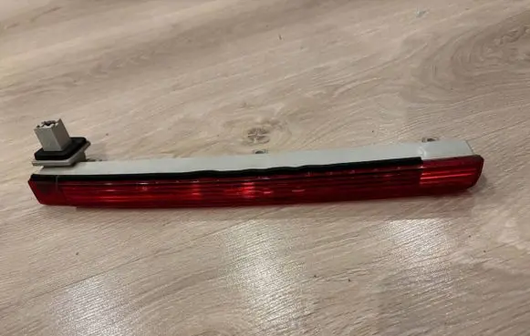 Mercedes-Benz E W211 Third/center stoplight A2118200256 2DA008625 2DA008626