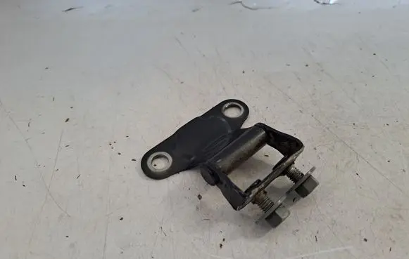 Tailgate/trunk/boot hinge