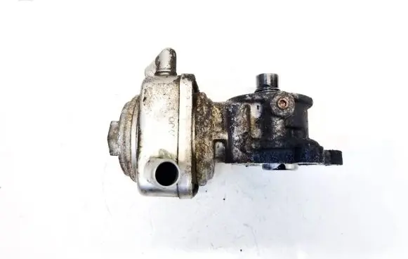 Nissan Sunny Oil filter mounting bracket