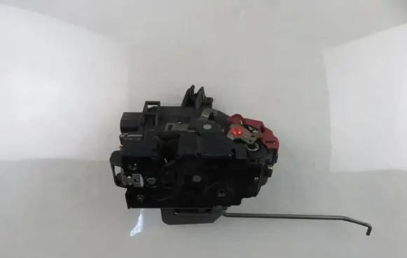 Audi A4 S4 B6 8E 8H Front door lock 8E1837016C