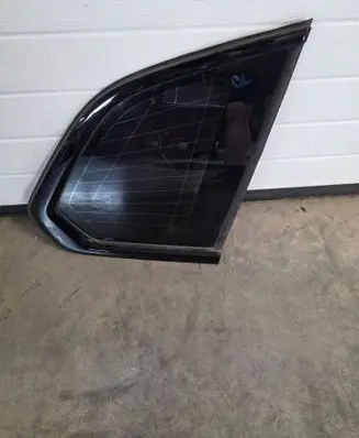 BMW X5 G05 Rear vent window glass 7444080