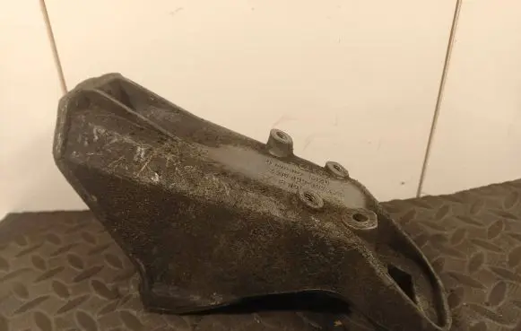 Audi A6 S6 C4 4A Engine mounting bracket 4A0199307A 81080