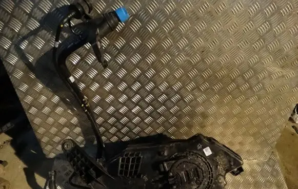 BMW X7 G07 AdBlue liquid reservoir 