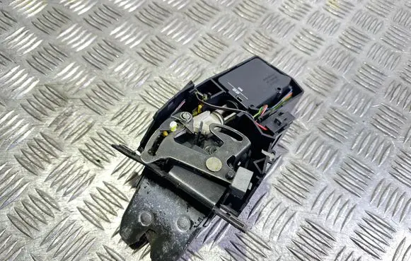 Volvo 850 Tailgate lock latch 1372919