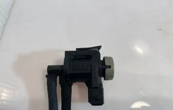 Audi A6 S6 C5 4B Turbo solenoid valve 1J0906283A