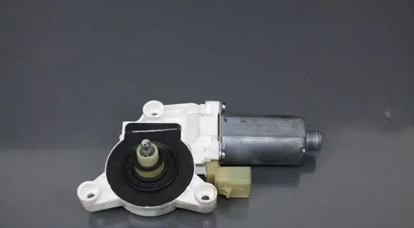Chrysler Sebring (JS) Front door window regulator motor 0130821467
